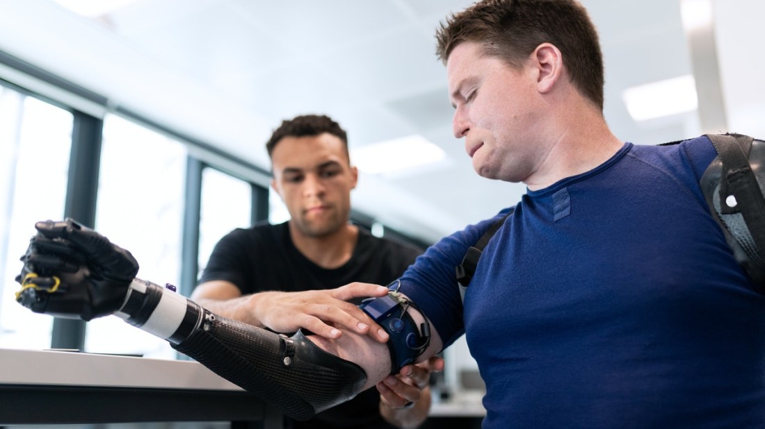 Vierfachamputiert mit Armprothese