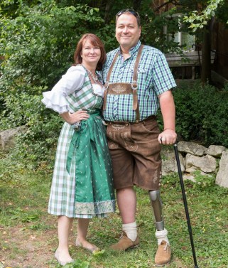 Oberschenkelamputiert in Lederhose